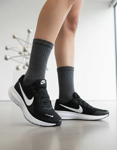 NIKE REVOLUTION 8 BLK
