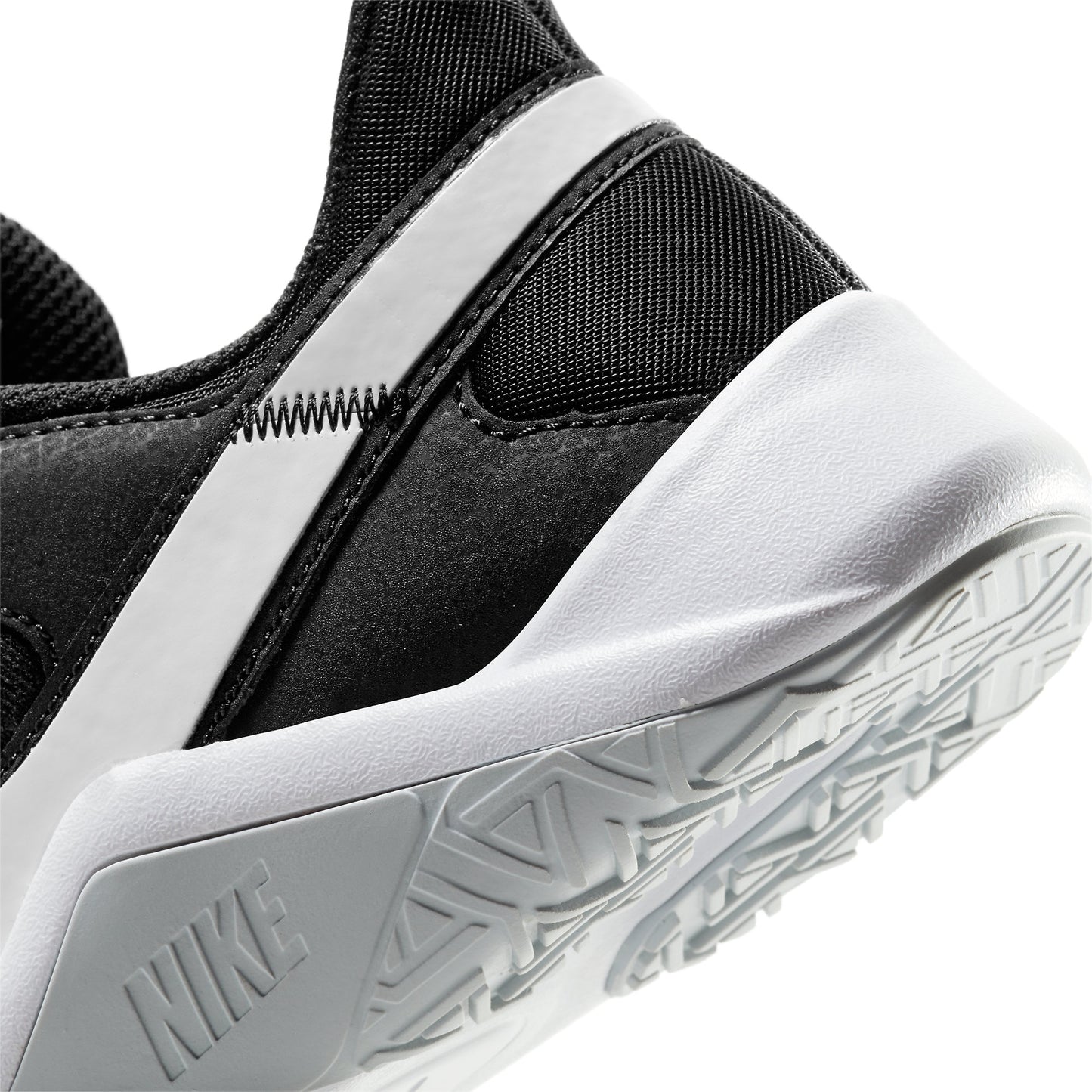 Zapatilla Nike WMNS Legend essential de Mujer color Negro