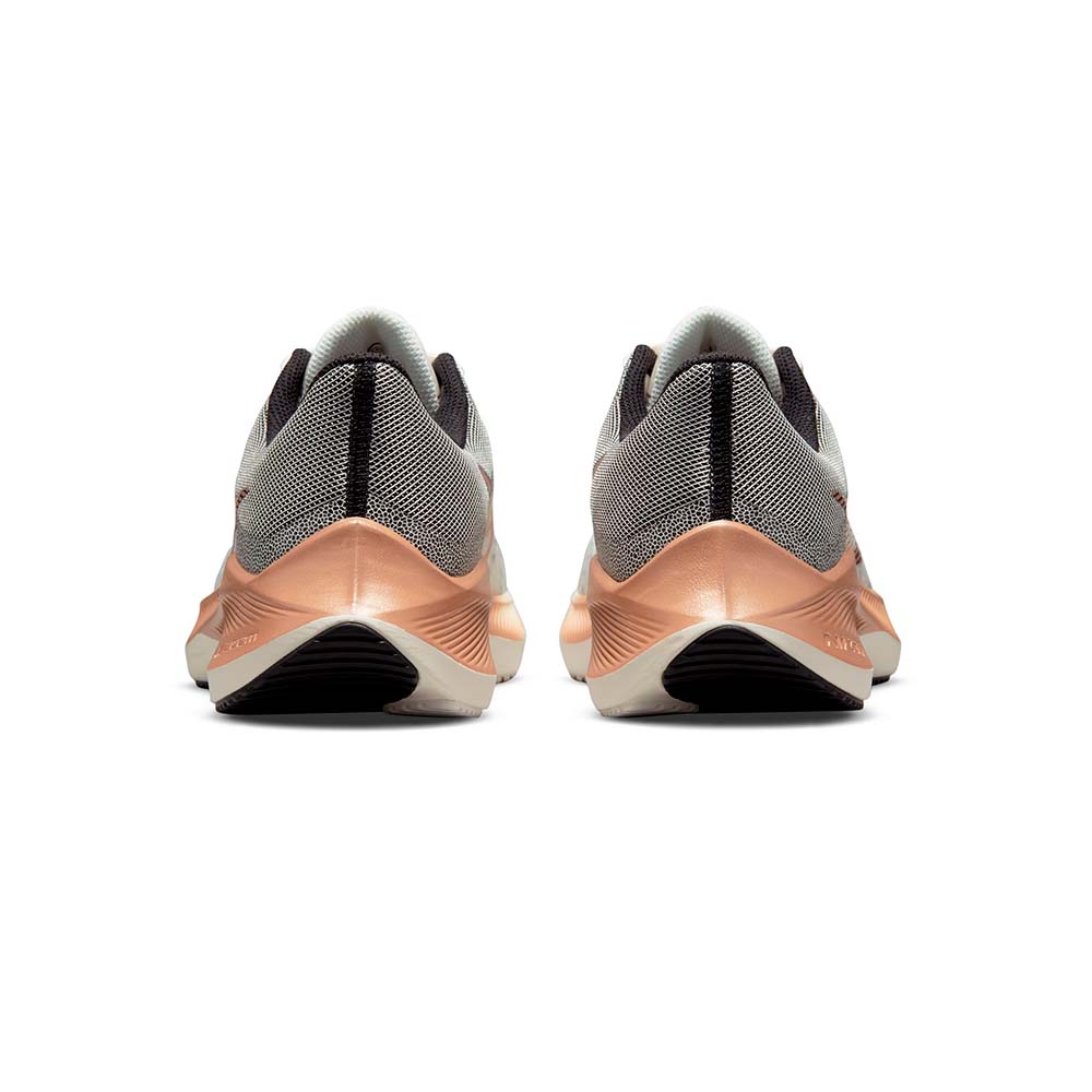 Zapatilla NIKE Zoom Winflo 8 Prm de Mujer Color Crudo