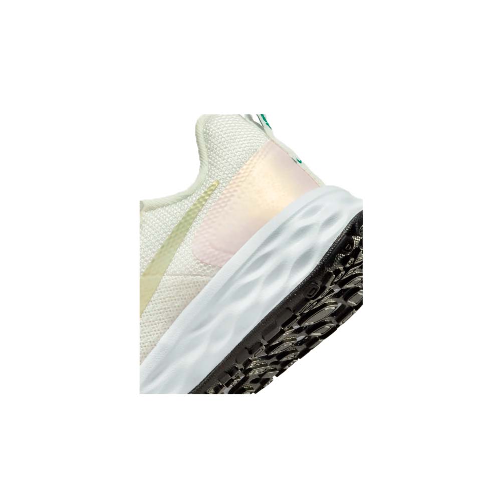 Zapatilla NIKE Revolution 6 NN de Niño Color Crudo Con Cierre de Velcro