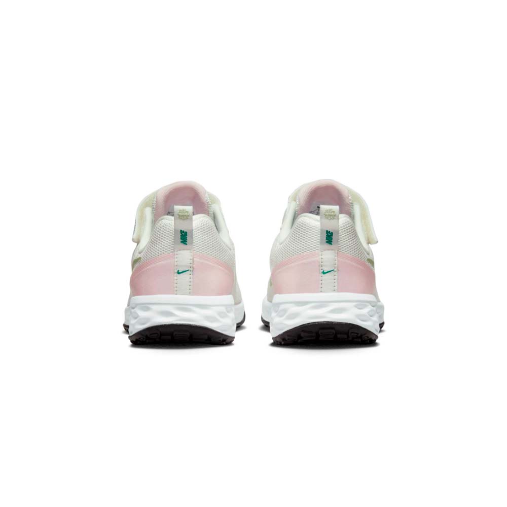 Zapatilla NIKE Revolution 6 NN de Niño Color Crudo Con Cierre de Velcro