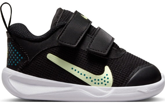 Zapatilla De Niño Omn Multi-Court Black Marca NIKE