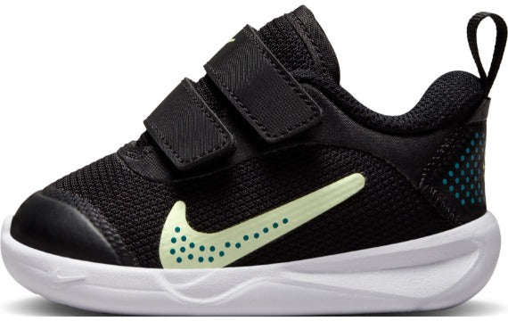 Zapatilla De Niño Omn Multi-Court Black Marca NIKE