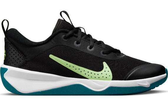 Zapatilla De Niño Omni Multi-Court Black | Marca NIKE