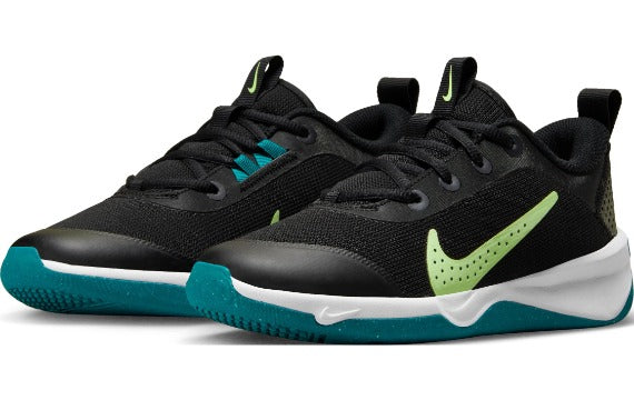 Zapatilla De Niño Omni Multi-Court Black | Marca NIKE