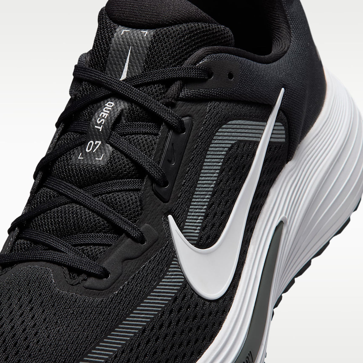 NIKE QUEST 7