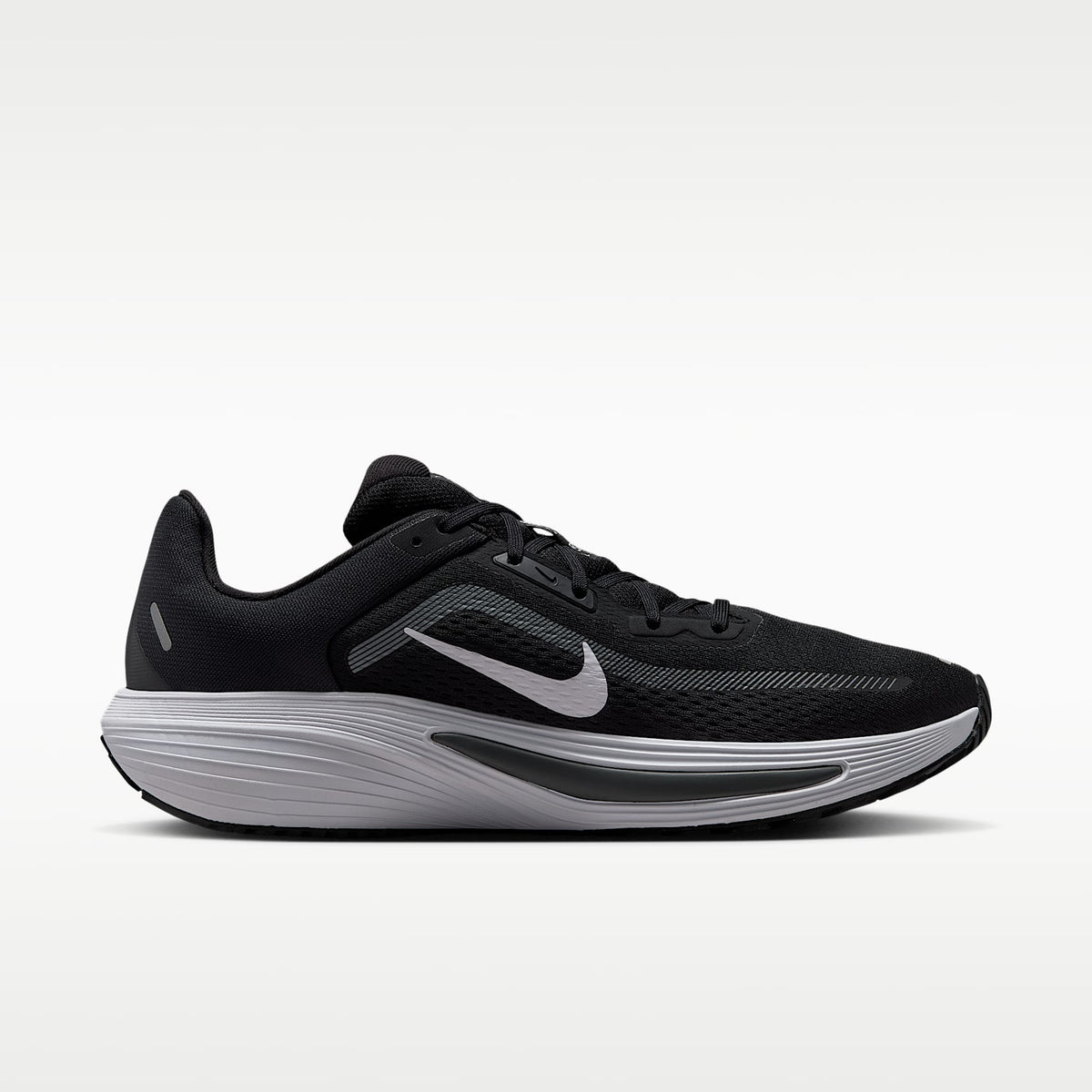 NIKE QUEST 7