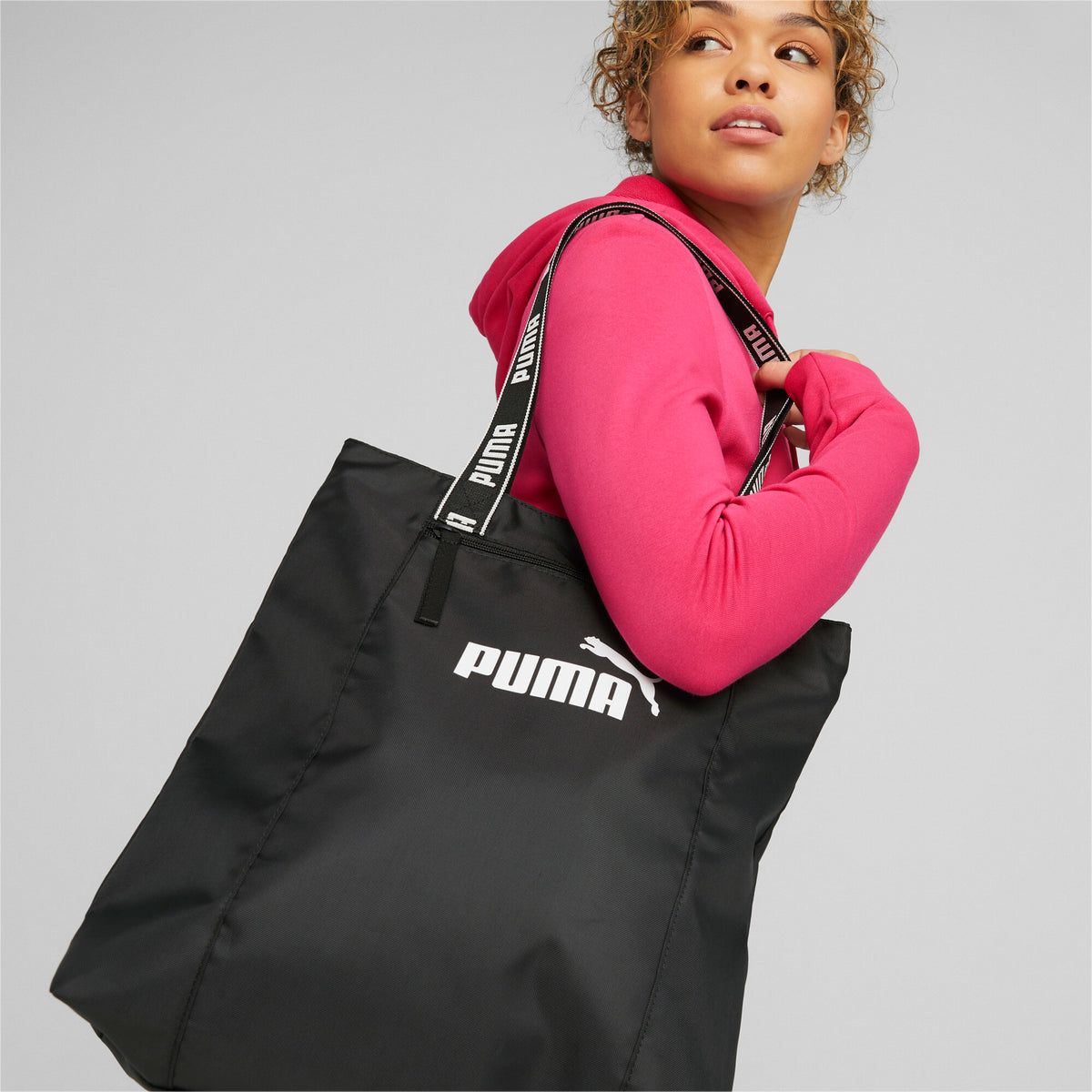 Bolso Core Base Shopper Unisex Color Negro Marca Puma