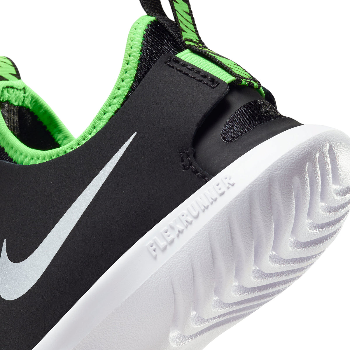 Zapatilla Nike Flex Runner de niño color Negro con Verde