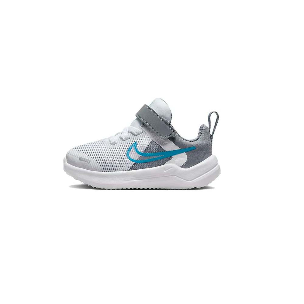 Zapatilla NIKE Downshifter 12 de Niños Color Gris Con Cierre de Velcro