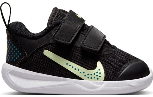 Zapatilla De Niño Omn Multi-Court Black Marca NIKE